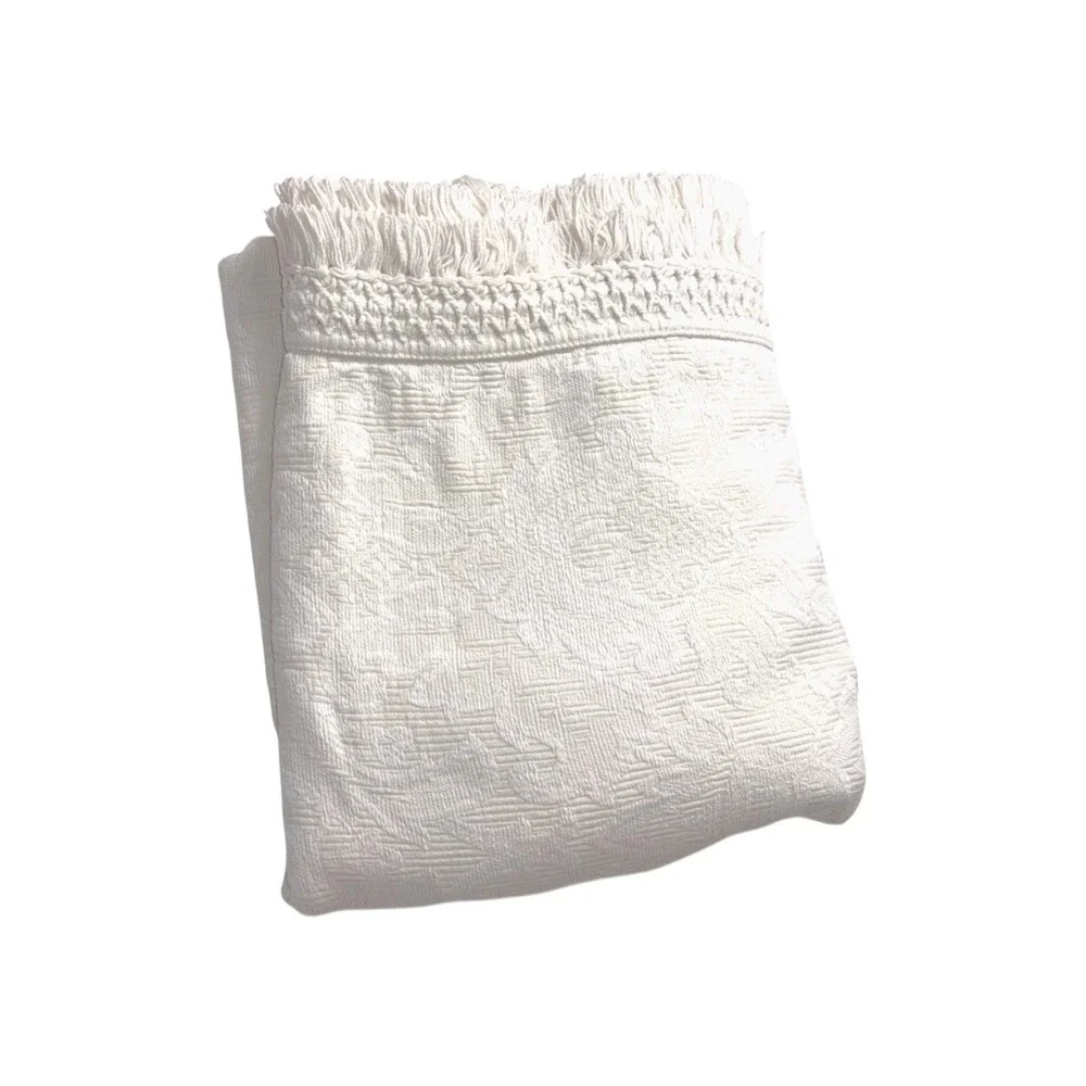 Vintage White Matelasse Bedspread Coverlet Floral Jacquard Knotted Fringe 60x92